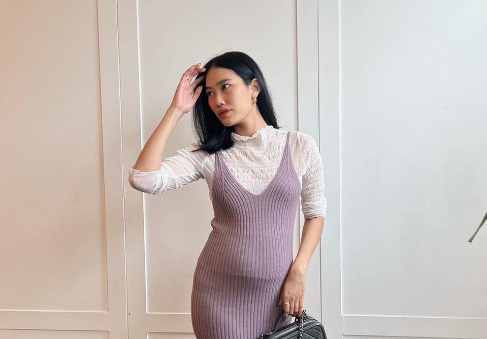 Berbadan dua tak menjadi halangan untuk bisa tampil fashionable. Simak tips mix and match outfit untuk ibu hamil ala Alika Islamadina. 