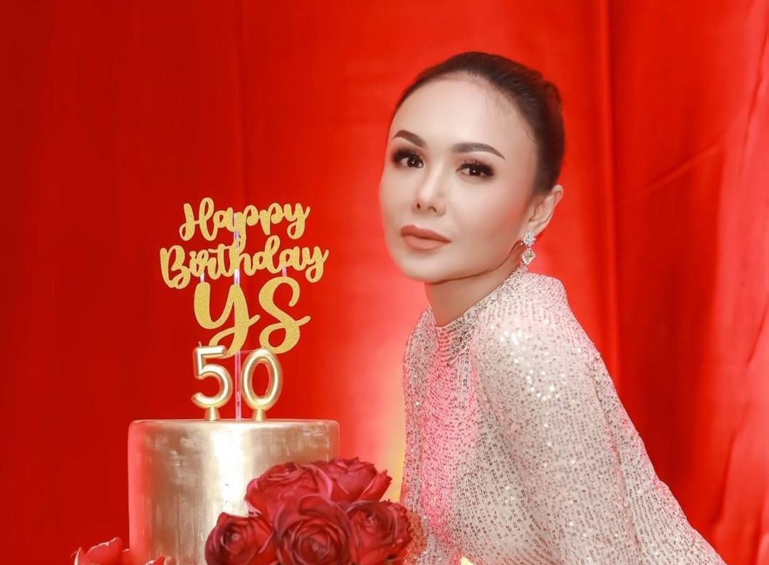 Genap memasuki usia 50 tahun, simak tips perawatan kecantikan agar awet muda ala Yuni Shara. Seperti apa?
