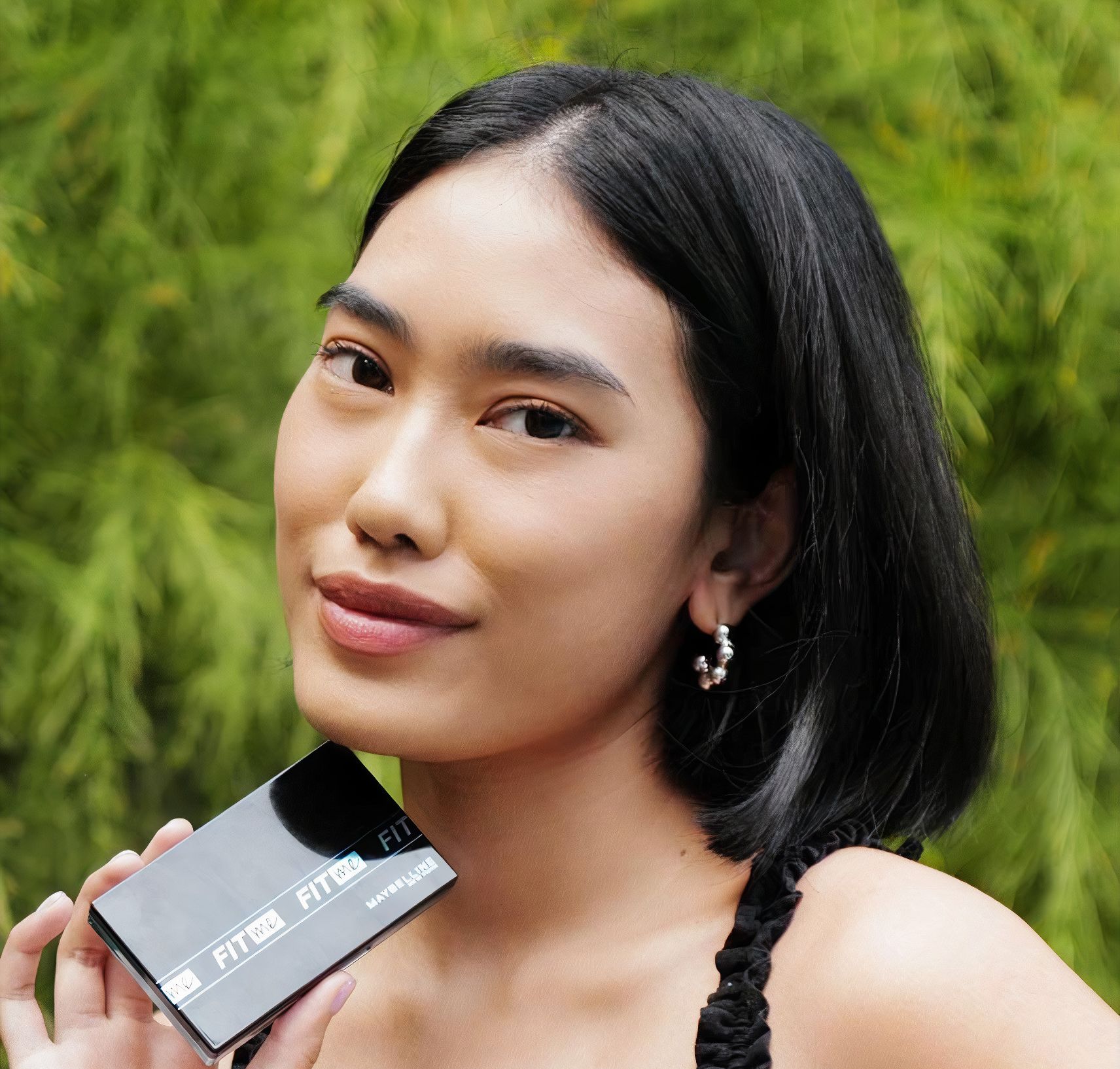 Powder foundation yang kini sedang jadi tren, bisa jadi pilihan make up ringan dan mulus untuk dipakai saat kelas online atau meeting virtual.
