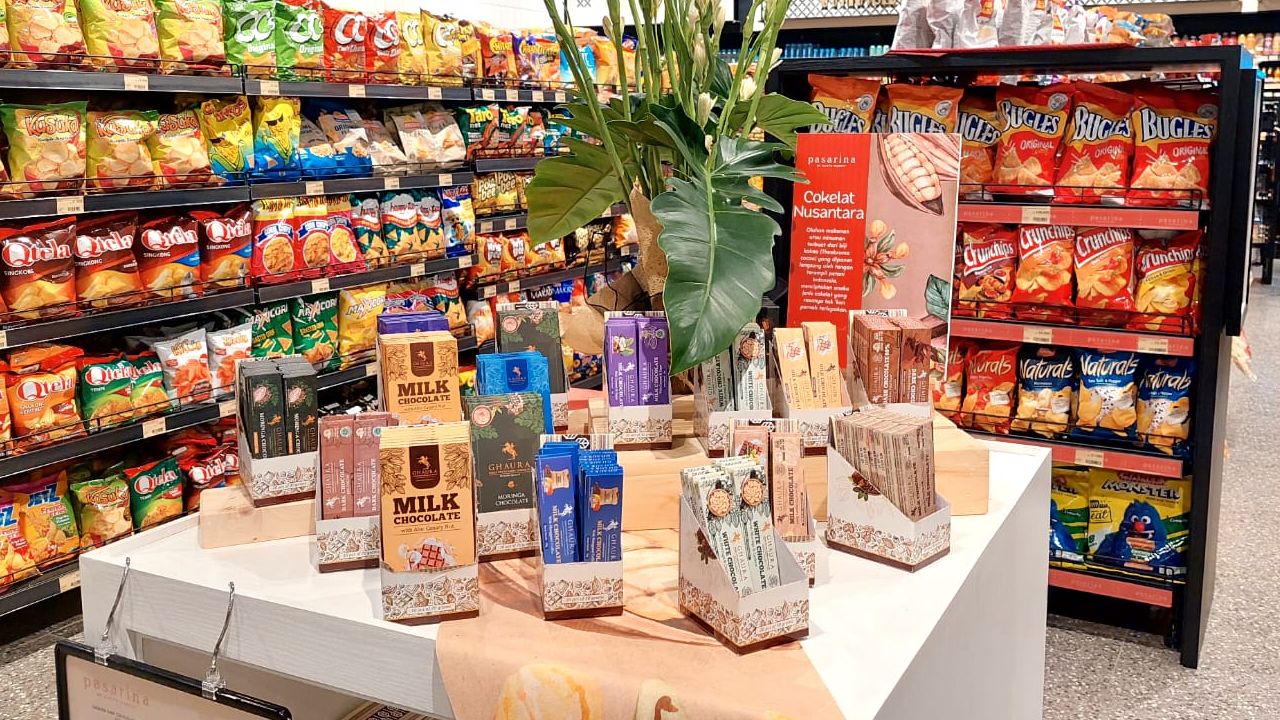 Berbeda dengan supermarket impor lainnya, Pasarina by Ranch Market menyediakan berbagai macam produk lokal Nusantara.