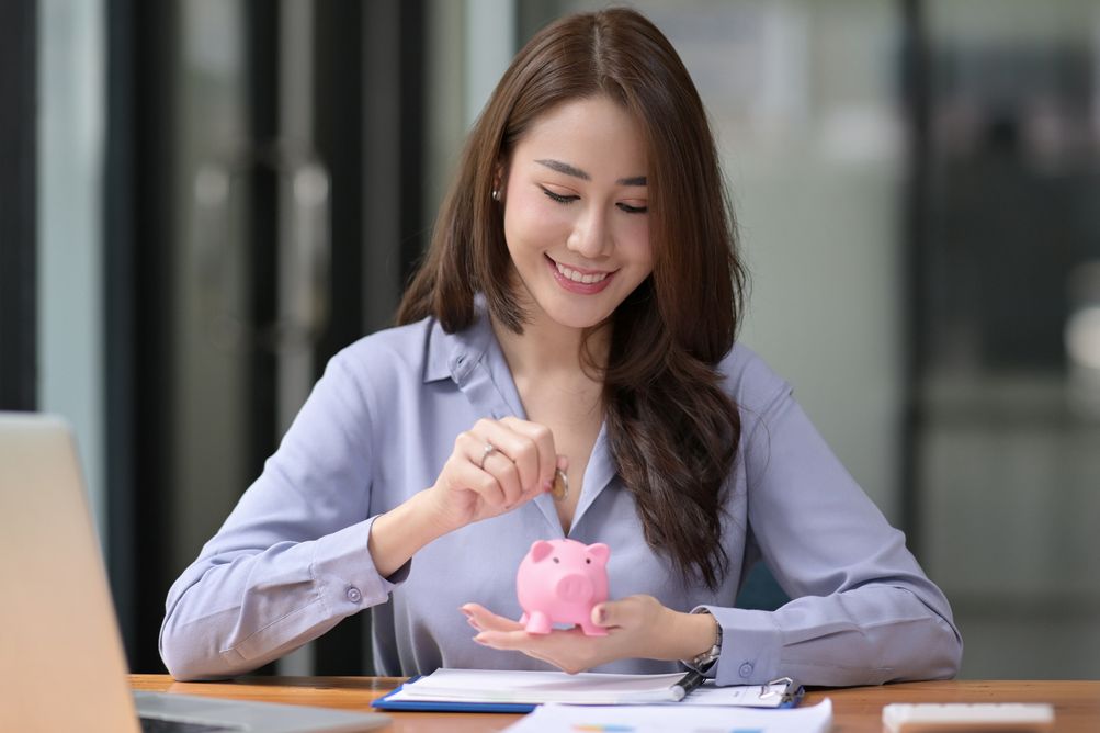 Generasi Z bisa menerapkan tips ini jika ingin memperoleh kemerdekaan finansial. Ini yang dapat kamu lakukan selain buat anggaran dan berhemat!
