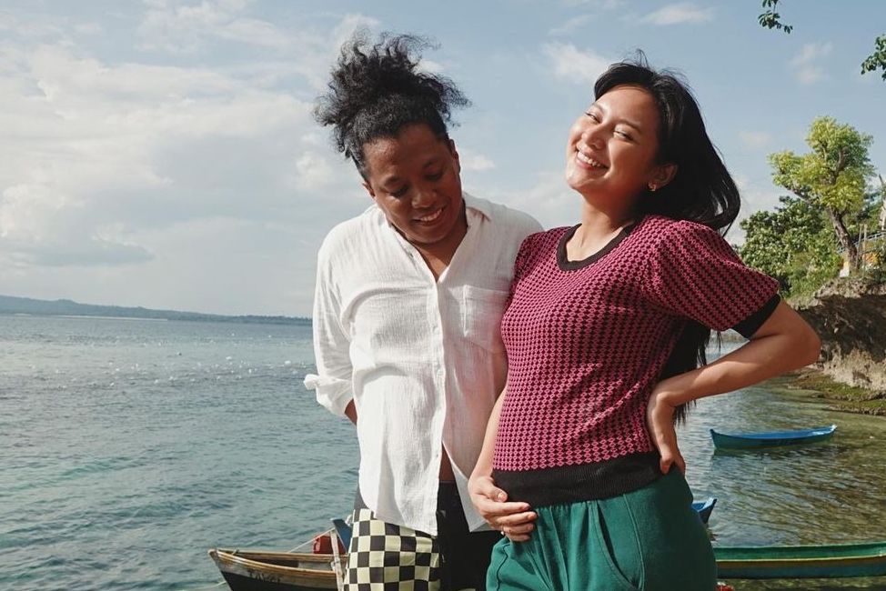 Sambut kelahiran anak pertama dengan Arie Kriting, aktris Indah Permatasari ungkap rasa bahagia menjadi ibu.