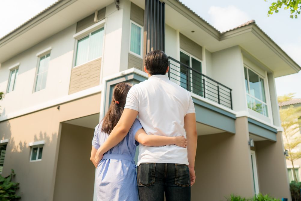 Mulai dari kebocoran atap hingga munculnya rayap, simak tanda-tanda rumah membutuhkan renovasi berikut ini!