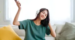 Bahaya Terlalu Lama Menggunakan Headset Saat Mendengarkan Musik ...