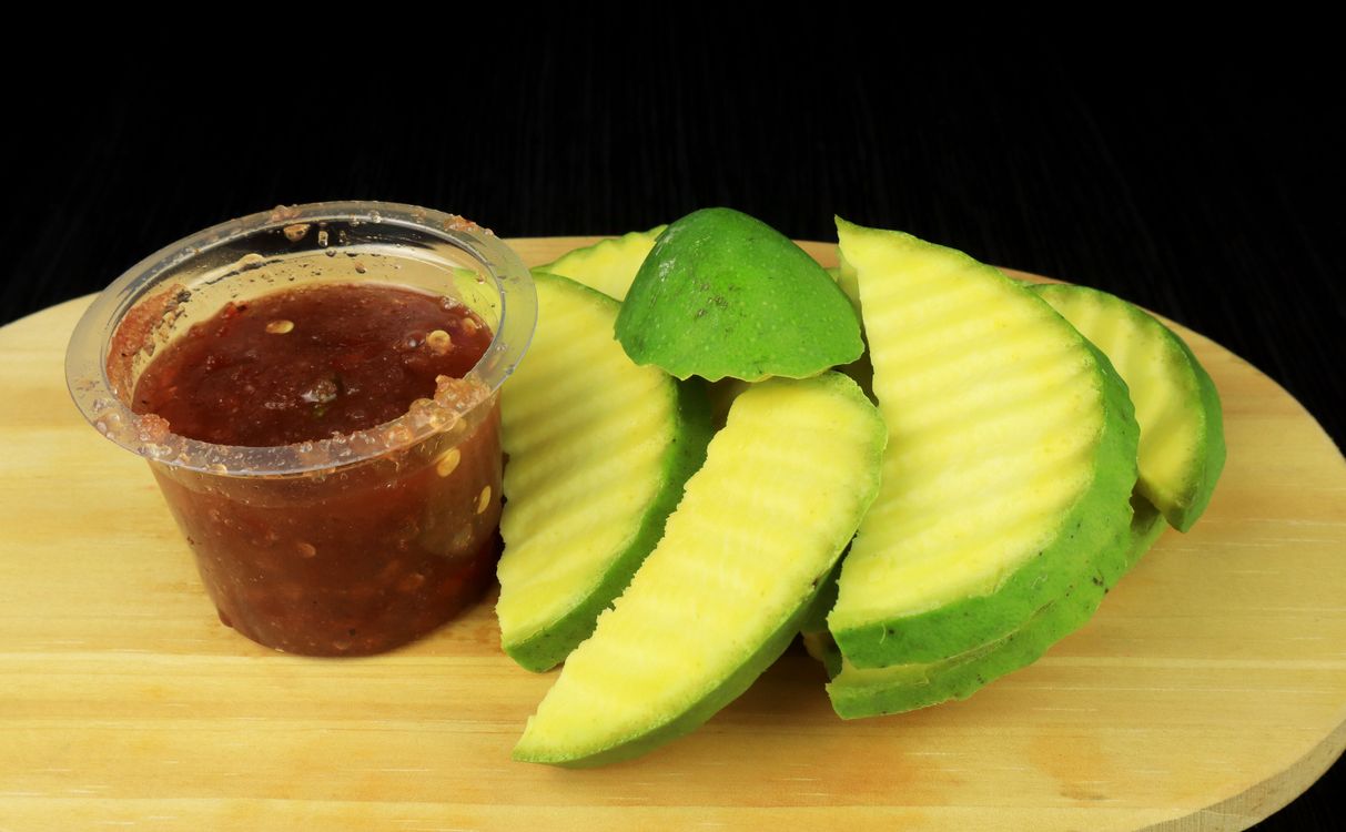 Berikut ini empat tips memilih mangga muda yang bisa dilihat dari cirinya, mulai dari jenisnya hingga teksturnya.