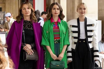Karakter perempuan dalam Emily in Paris season 2.