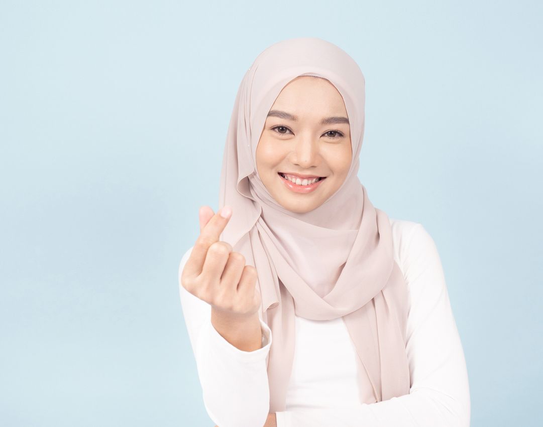Berikut ini 3 tips retouch makeup sebelum bukber (buka bersama), pastinya bikin wajah jadi terlihat segar dan menawan. Simak selengkapnya.
