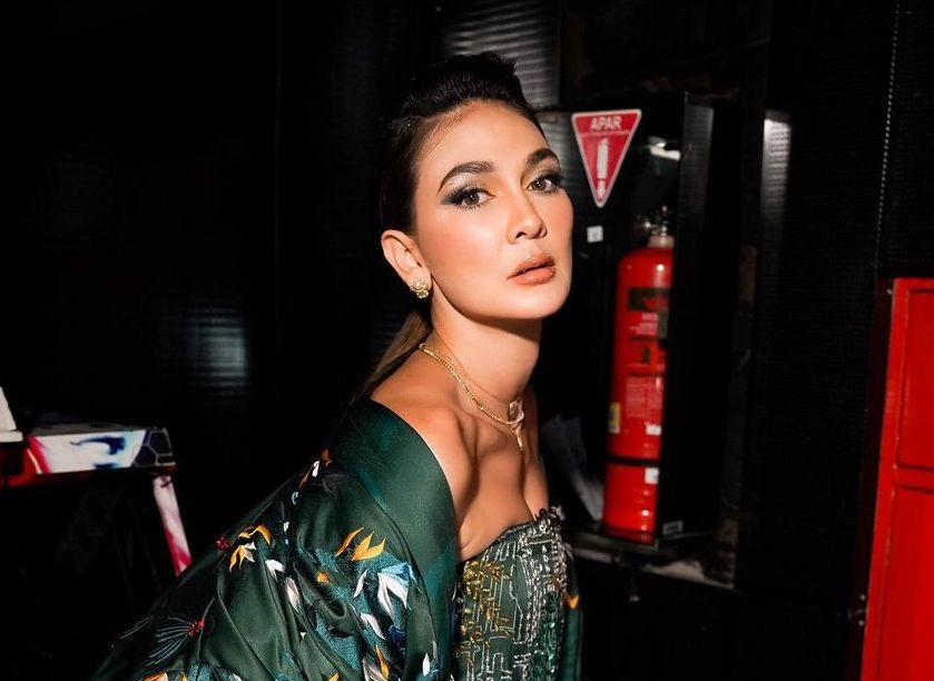 Curi perhatian, intip penampilan glamor Luna Maya di pembukaan Red Sea Film Festival 2022 di Jeddah, Arab Saudi. Seperti apa?