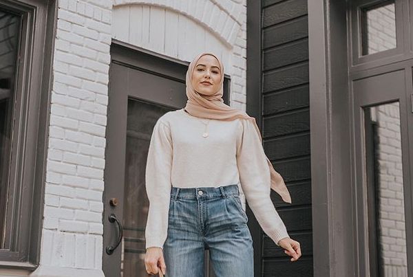 Pastikan dirimu tampil profesional saat melamar lowongan kerja, ini rekomendasi blouse harga termurah dari Tokopedia.