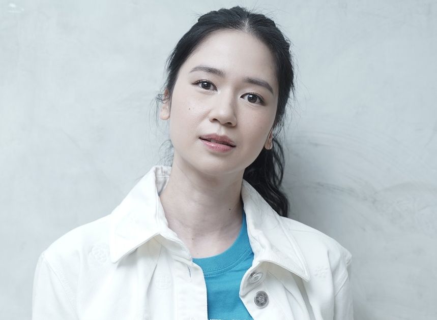 Film Cek Toko Sebelah 2 garapan Ernest Prakasa memulai proses syuting tanggal 26 Juli 2022, peran Gisella Anastasia bakal digantikan Laura Basuki.