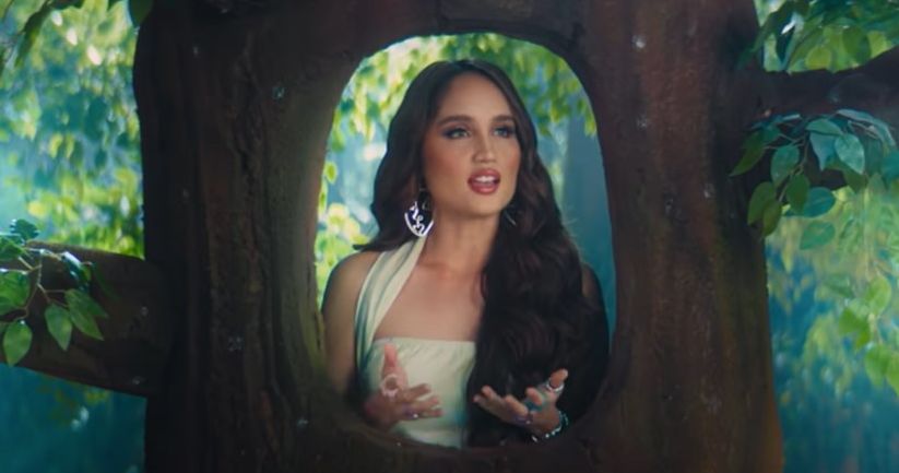 Tampil di Rewind Indonesia 2021, Cinta Laura bahas isu perempuan dalam meraih mimpi dan kesetaraan gender di Indonesia.