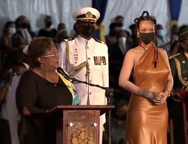 Penyanyi Rihanna dianugerahi gelar pahlawan nasional oleh negara asalnya, Barbados, yang kini menjadi republik.