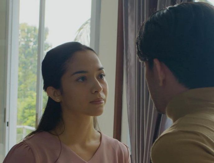 Dalam serial Layangan Putus, karakter Kinan digambarkan sebagai sosok yang sabar dalam menghadapi suami yang selingkuh. Ini menurut Putri Marino.