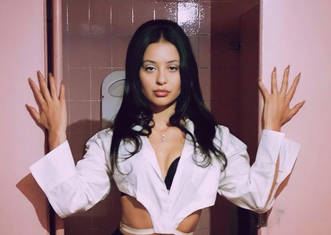 Ingin kukumu tampil manis seperti Maddy Perez di Euphoria season 2? Berikut berbagai cara memilih bentuk kuku yang pas!