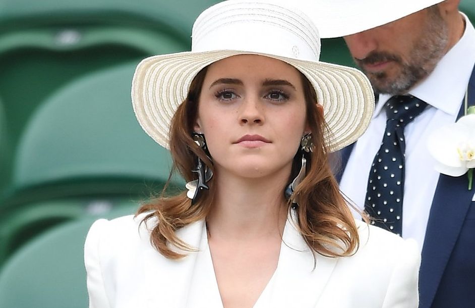 Selalu cantik berbalut busana ramah lingkungan, Emma Watson dianggap sebagai Queen of Ethical Dressing.