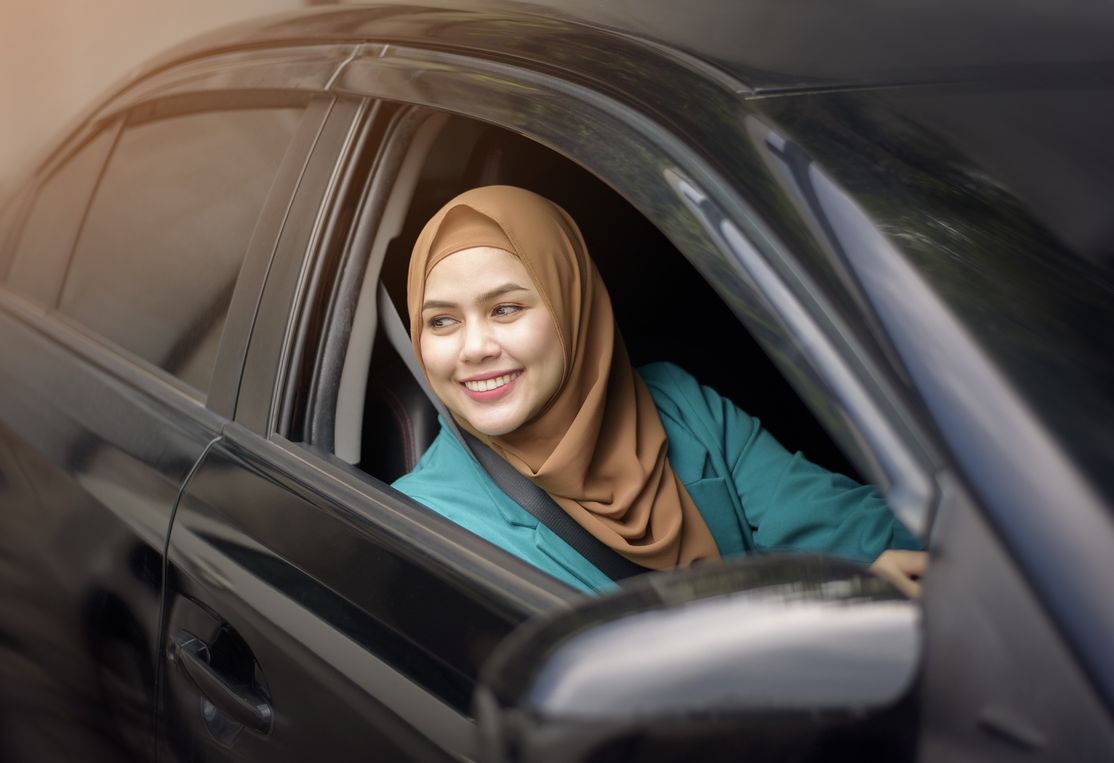 Menyetir sendirian atau duduk lama di kendaraan dapat menyebabkan ketegangan otot. Simak, ini cara meredakan otot kaku saat mudik lebaran.