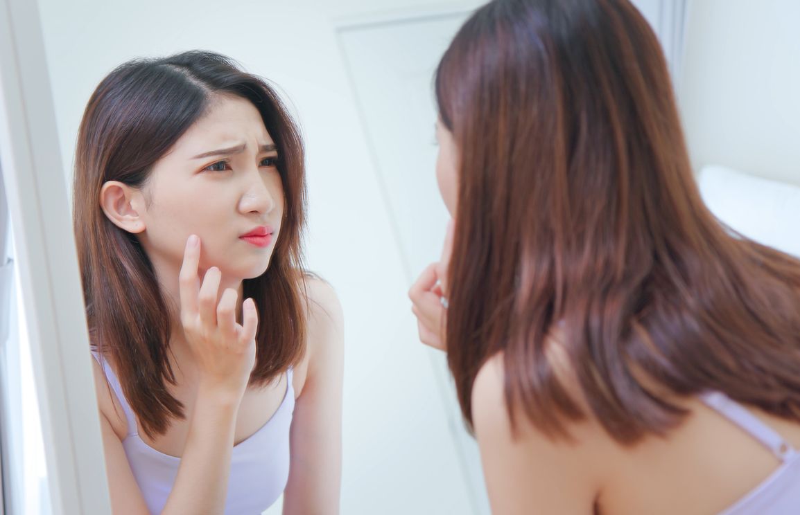 Untuk mencegah iritasi, penderita eksim harus menghindari sederet kandungan skincare berikut ini. Cek selengkapnya!