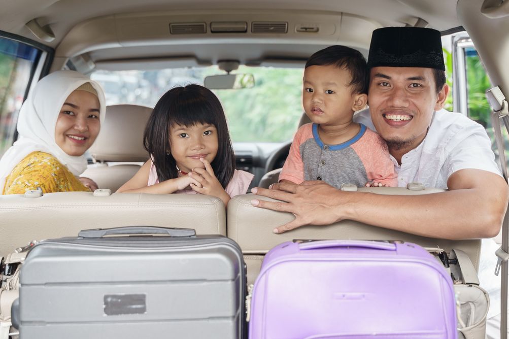 Berikut ini 5 barang yang wajib dibawa saat mudik Lebaran 2024 naik mobil pribadi, salah satunya baju ganti.