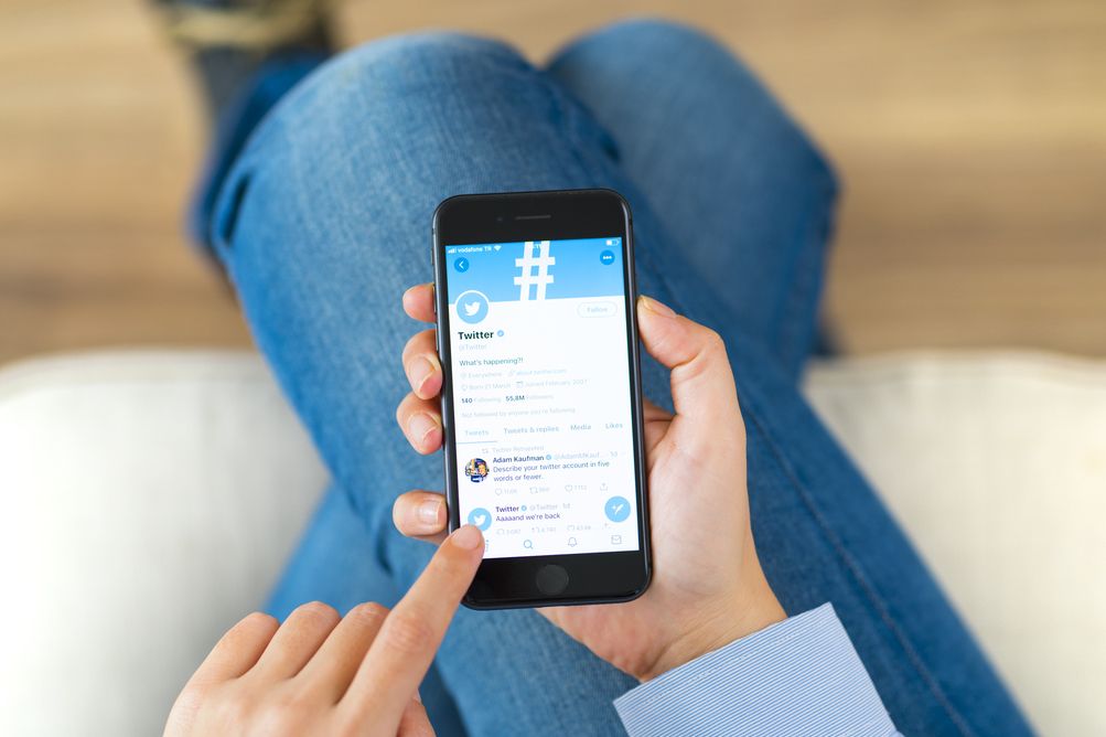 Mudah, begini cara download video di Twitter tanpa harus mengunduh aplikasi lain di ponsel atau komputermu.