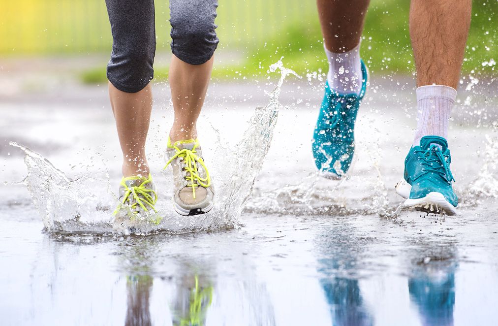 Berikut penjelasan dari dokter sekaligus kolektor sneakers mengenai sepatu yang cocok dipakai saat musim hujan