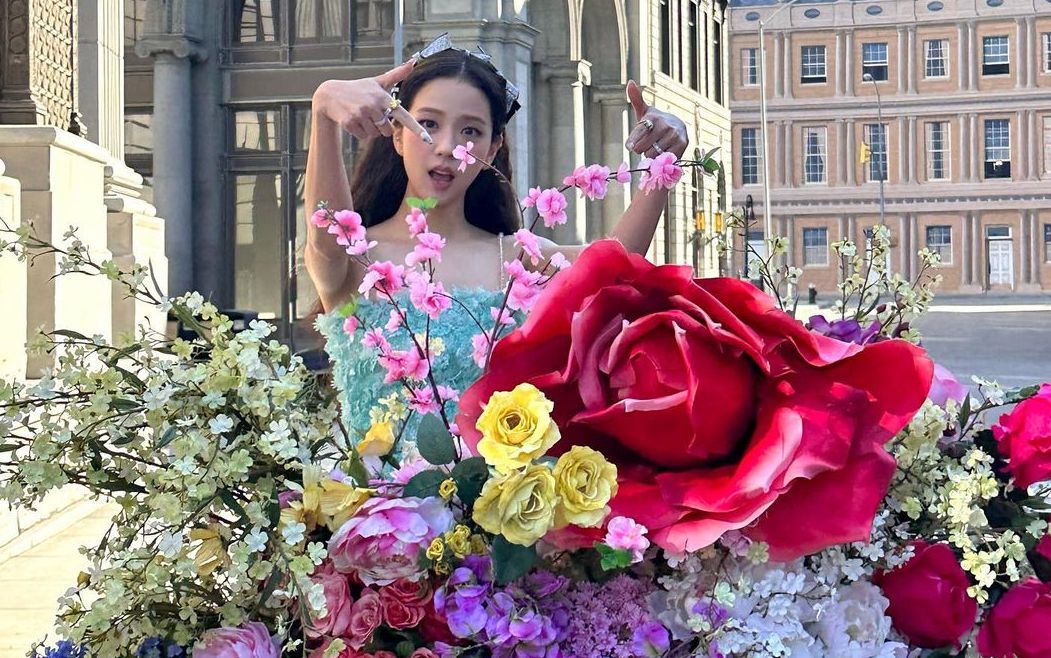 Berita terpopuler Trending Topic ada makna lirik lagu FLOWER Jisoo BLACKPINK, fakta menarik album ME, dan film Indonesia tayang April 2023 di bioskop.