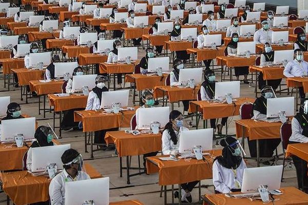 Sering mendengar saat musim seleksi CPNS, apa itu tes dengan sistem CAT? Yuk, cari tahu sistem ujian berbasis komputer ini!