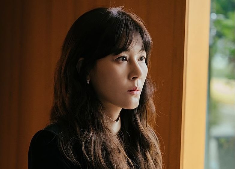 Intip karakter perempuan yang diperankan oleh aktris Korea Selatan Kim Ha Neul dalam sinopsis drakor Nothing Uncovered yakni reporter investigasi.