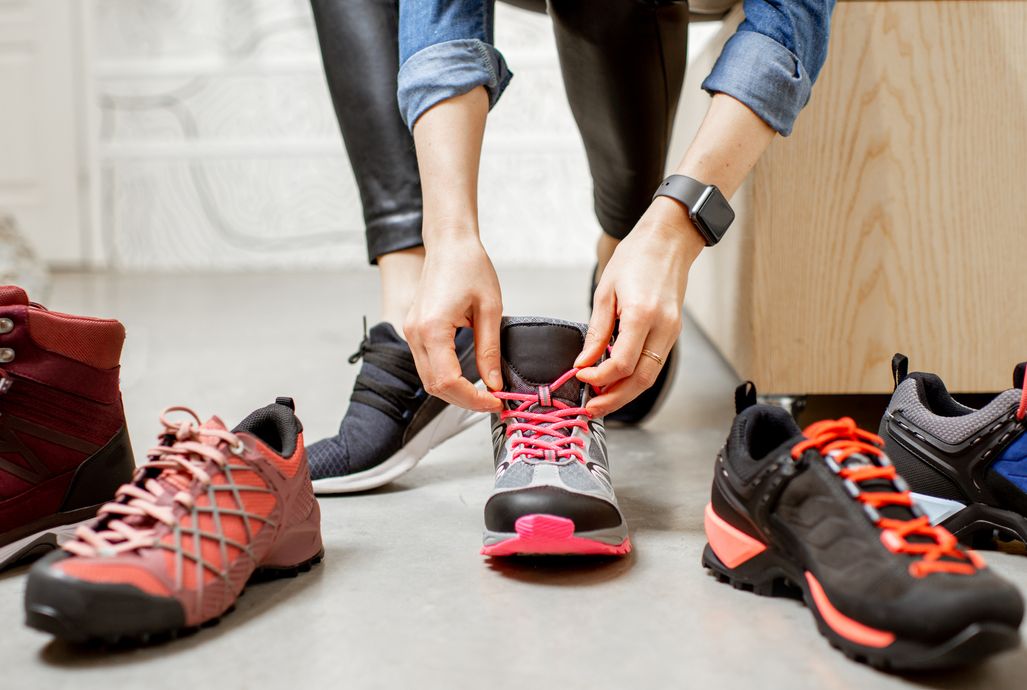 Berikut ini empat tips memlih sepatu gunung yang tepat, mulai dari mengetahui jenis hingga  memastikan sepatu menutupi kaki!