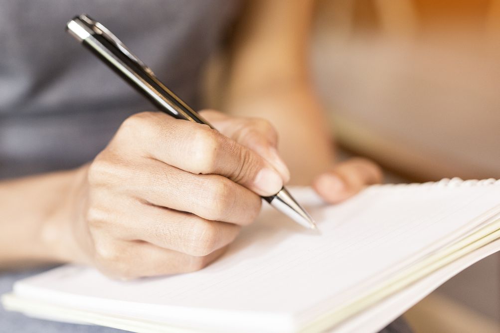 Berikut ini empat tips agar selalu bahagia meski sedang berpuasa, mulai dari journaling sampai melakukan hobi.