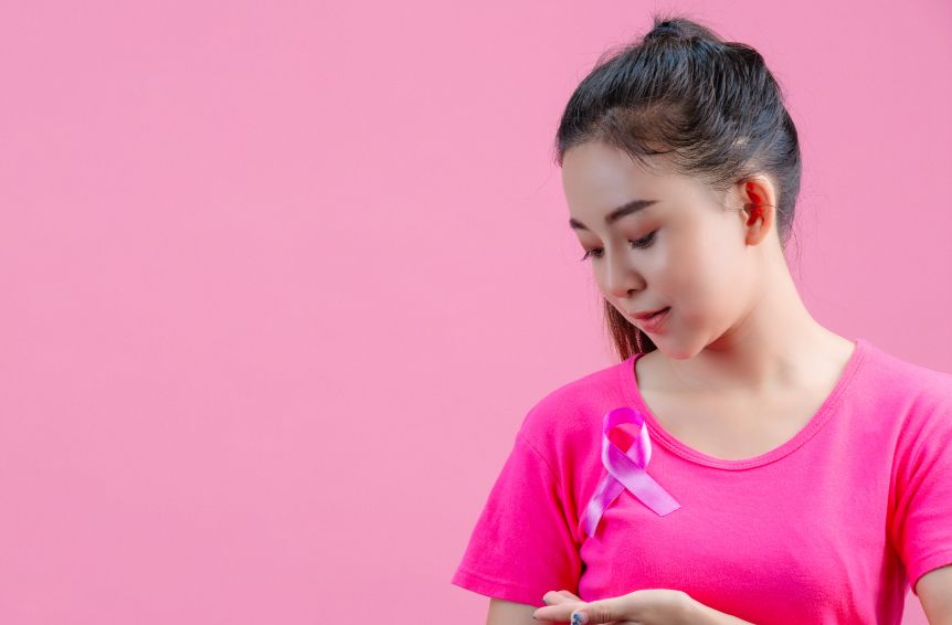 Baru-baru ini sempat viral di Twitter kanker payudara hingga membusuk. Sebelum terlambat, yuk, kenali berbagai gejala tanda kanker payudara.