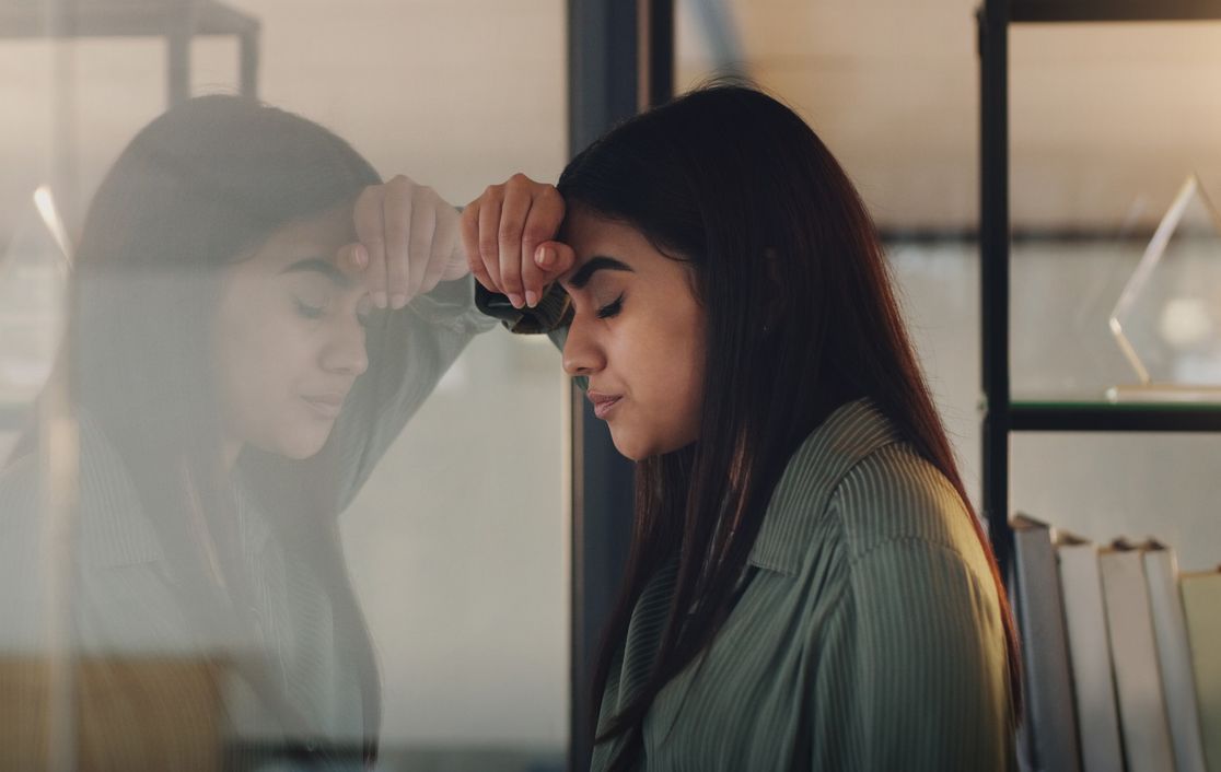 Gaslighting tidak hanya dilakukan oleh orang lain terhadapmu, tapi kamu lakukan untuk dirimu sendiri. Simak, inilah 3 tandanya!