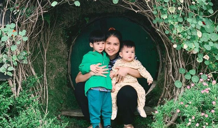 Uniknya, hanya butuh 2 hari bagi Tian dan Junior Liem untuk mengajari Iori. Lantas apa sih cara jitu pasangan muda ini?