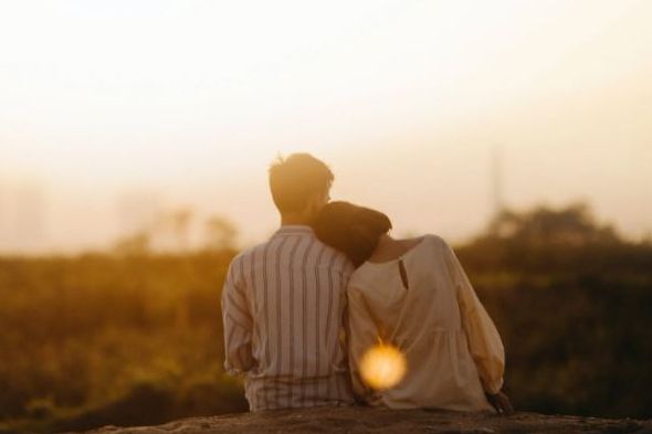 Mengenai apa itu soul tie dalam hubungan cinta. Apakah ikatan batin yang dimaksud berbeda dengan twin flames?