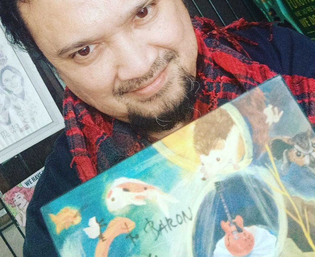 Kawan Puan, mari simak profil salah satu gitaris tersohor Indonesia, Aria Baron, yang wafat di usia 51 tahun akibat Covid-19 pada Selasa (29/6/2021).