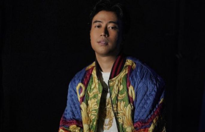 Penyanyi Vidi Aldiano tampil membawakan lagu Berkibarlah Benderaku di Istana Negara pada  Rabu (17/8/2022) saat Upacara 17 Agustus.
