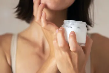 Rekomendasi cleansing balm untuk kulit sensitif. 