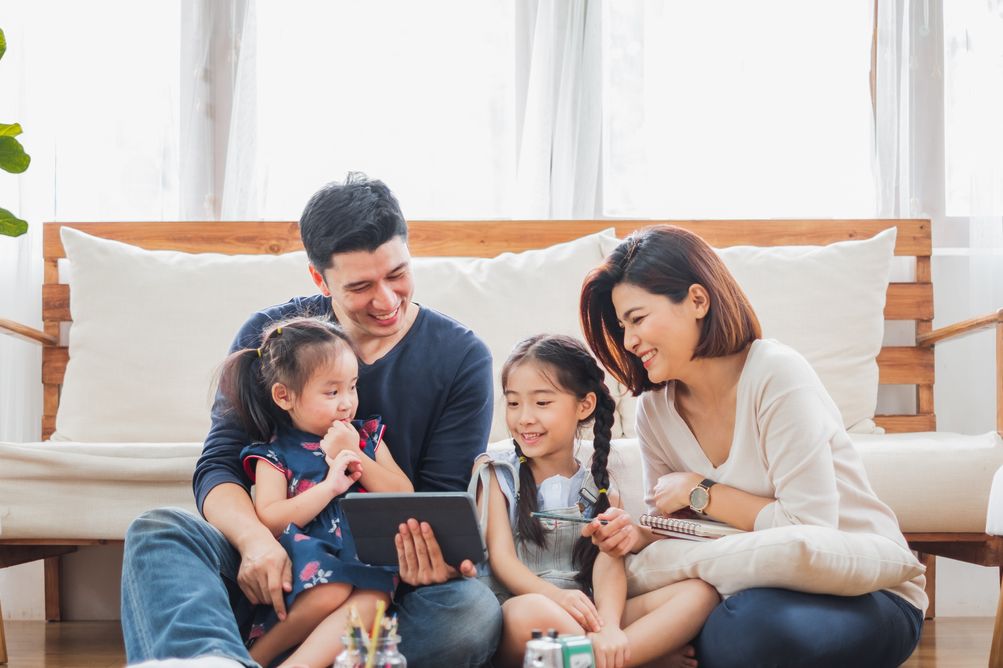 Kawan Puan, merayakan Hari Keluarga Nasional, Google Indonesia membagikan tips menjaga keamanan anak dan keluarga di internet. Simak yuk!