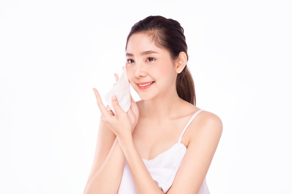 Kawan Puan, yuk intip rekomendasi pembersih wajah koleksi Sephora Indonesia yang efektif menghapus makeup berikut ini!