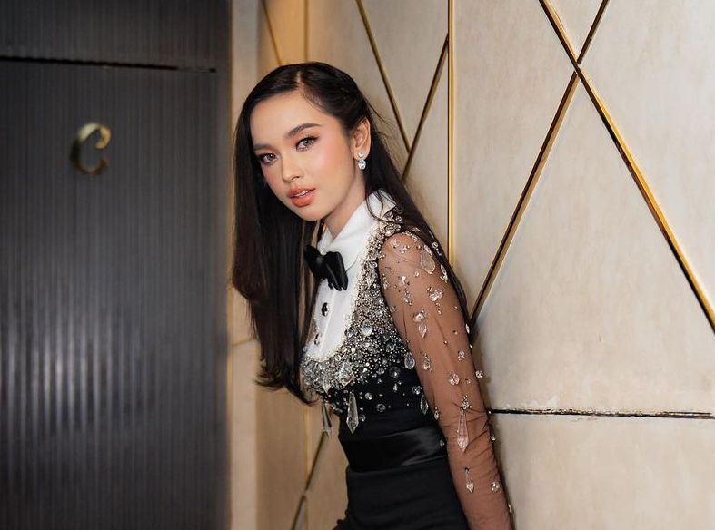 Mulai dari gaya Lyodra di Asia Artist Awards hingga gaya keluarga Jokowi. Ini berita terpopuler fashion dan beauty. 