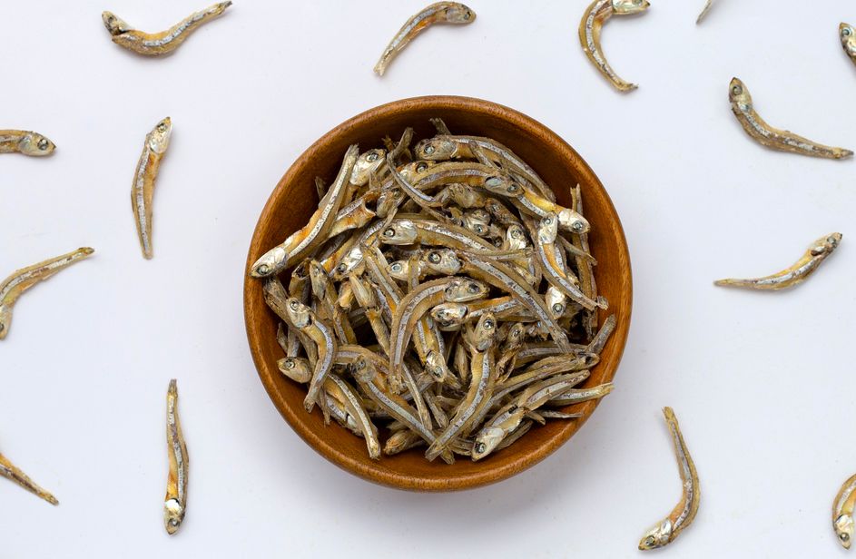 Kawan Puan mau mengolah ikan teri untuk lauk? Simak, berikut tips memasak cepat ikan teri agar tidak terlalu asin.