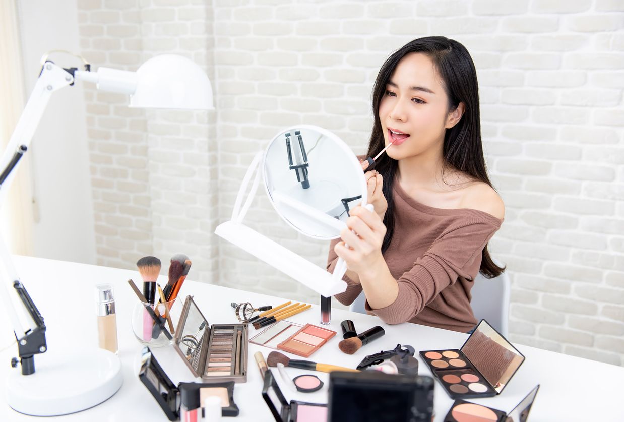 Berikut sederet penjelasan tentang lip paint yang mulai digemari oleh banyak orang, termasuk tips menggunakannya!