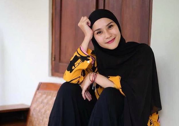Melalui Instagramnya, Zaskia mengabarkan kalau dirinya terkena infeksi demam berdarah. Ia pun sampai harus diinfus