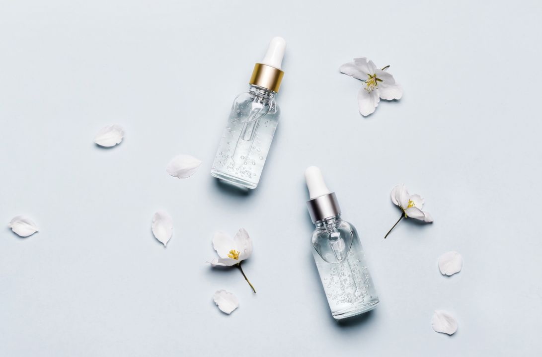 Retinal dan retinol, 2 bahan ini punya fungsi bisa melawan tanda penuaan. Namun keduanya punya beberapa perbedaan lo. Apa itu?