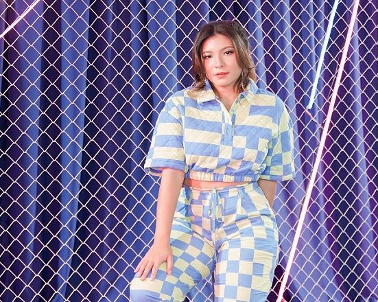 Setelah lima tahun vakum, Shalom Razade kembali berakting dalam serial Virgin The Series. Ia pun menceritakan perannya sebagai Bee atau Brianna.