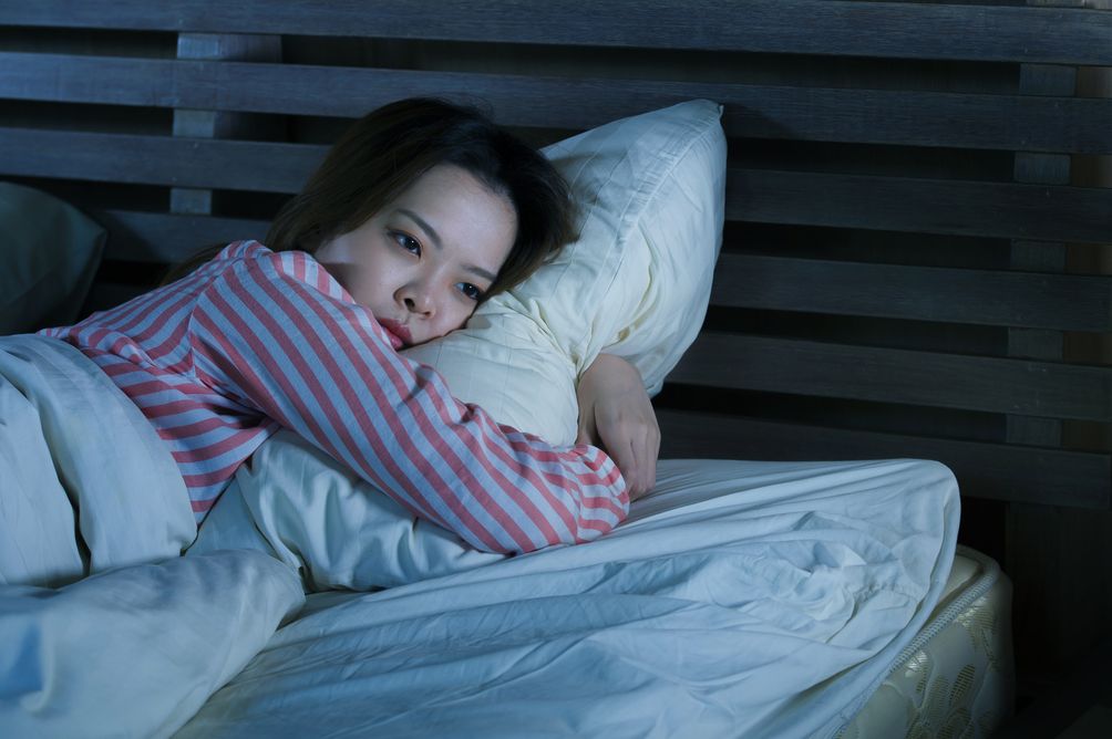 Tidak perlu overthinking, ini tanda-tanda pasangan melakukan micro cheating menurut pakar yang patut kamu waspadai!