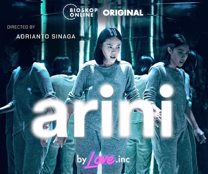 Review film Arini by Love Inc. yang tayang di Bioskop Online, mister di balik kehidupan Arini dan sistem kerja yang toksik.