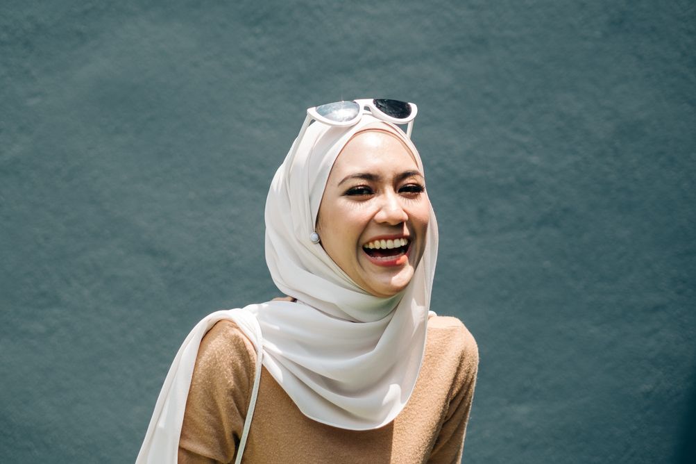 Pashmina instan kerap menjadi pilihan sebagian kaum hawa untuk bisa tampil stylish dengan praktis. Simak rekomendasi pashmina instan berikut ini!