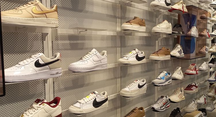 Toko sneaker clearance