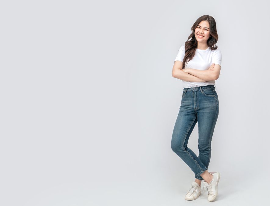 Berikut ini 5 kesalahan dalam memakai baju warna putih, salah satunya memilih putih yang menerawang.