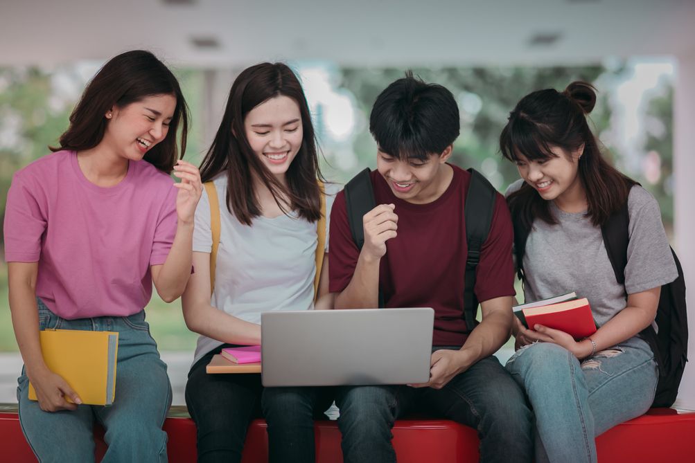 Kawan Puan, kenapa sih kamu yang masih mahasiswa perlu mengajukan beasiswa? Simak beberapa alasannya berikut ini!